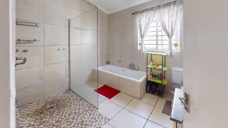 3 Bedroom Property for Sale in Uitsig Western Cape